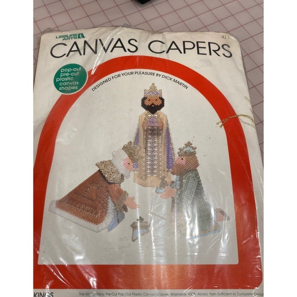VINTAGE plastic shape yarn art kit 433